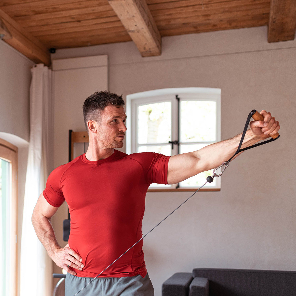 |NoHrdSlimBeamOakCableMachineInLifestyle4|